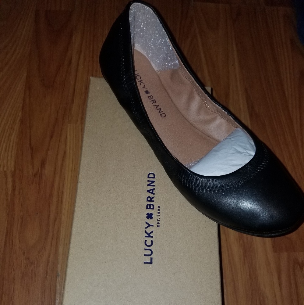 Flat shoes lucky brand